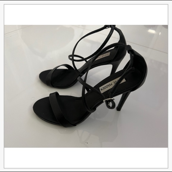 Steve Madden Shoes - Steve Madden sandals